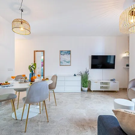Apartamento 797 Rentals-el Patio Andaluz En La Carihuela 1 Min Playa